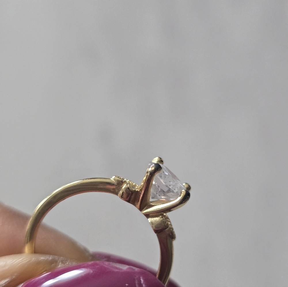 Macy's Women Engagement Ring Size 6 Gold Plated has a small blemish - Picture 4 of 9